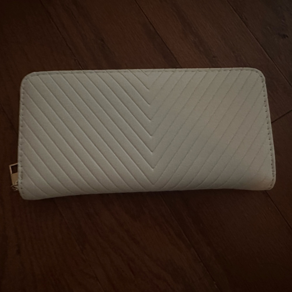 White patterned wallet